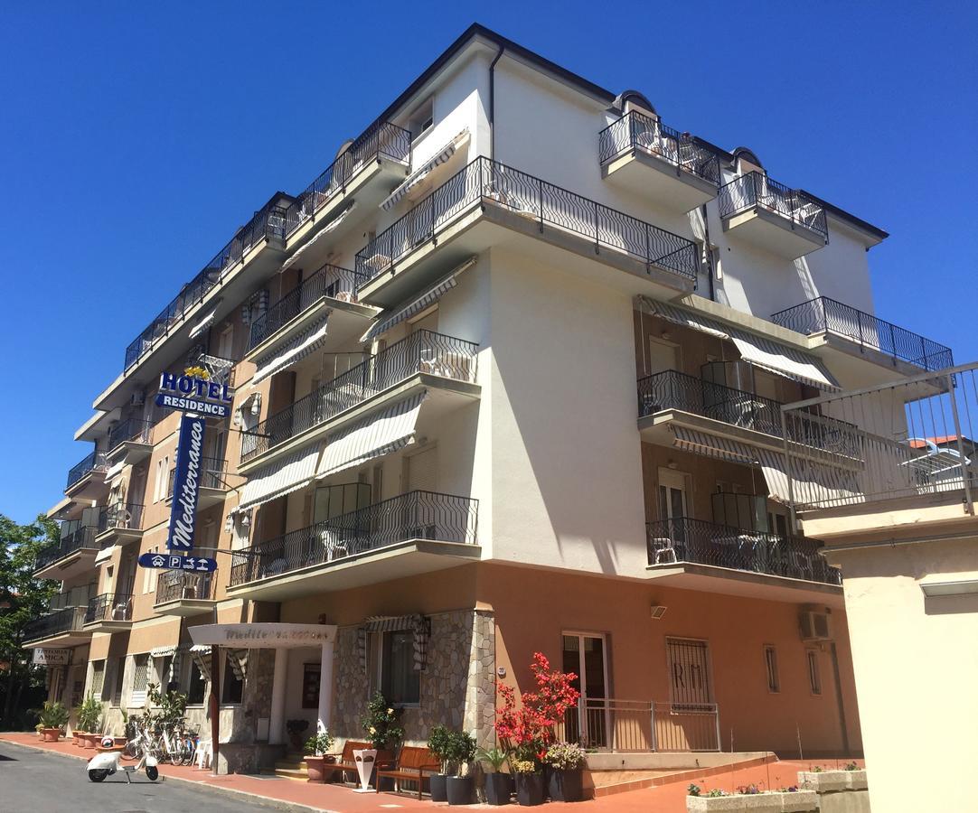 Hotel Residence Mediterraneo Diano Marina Exterior photo