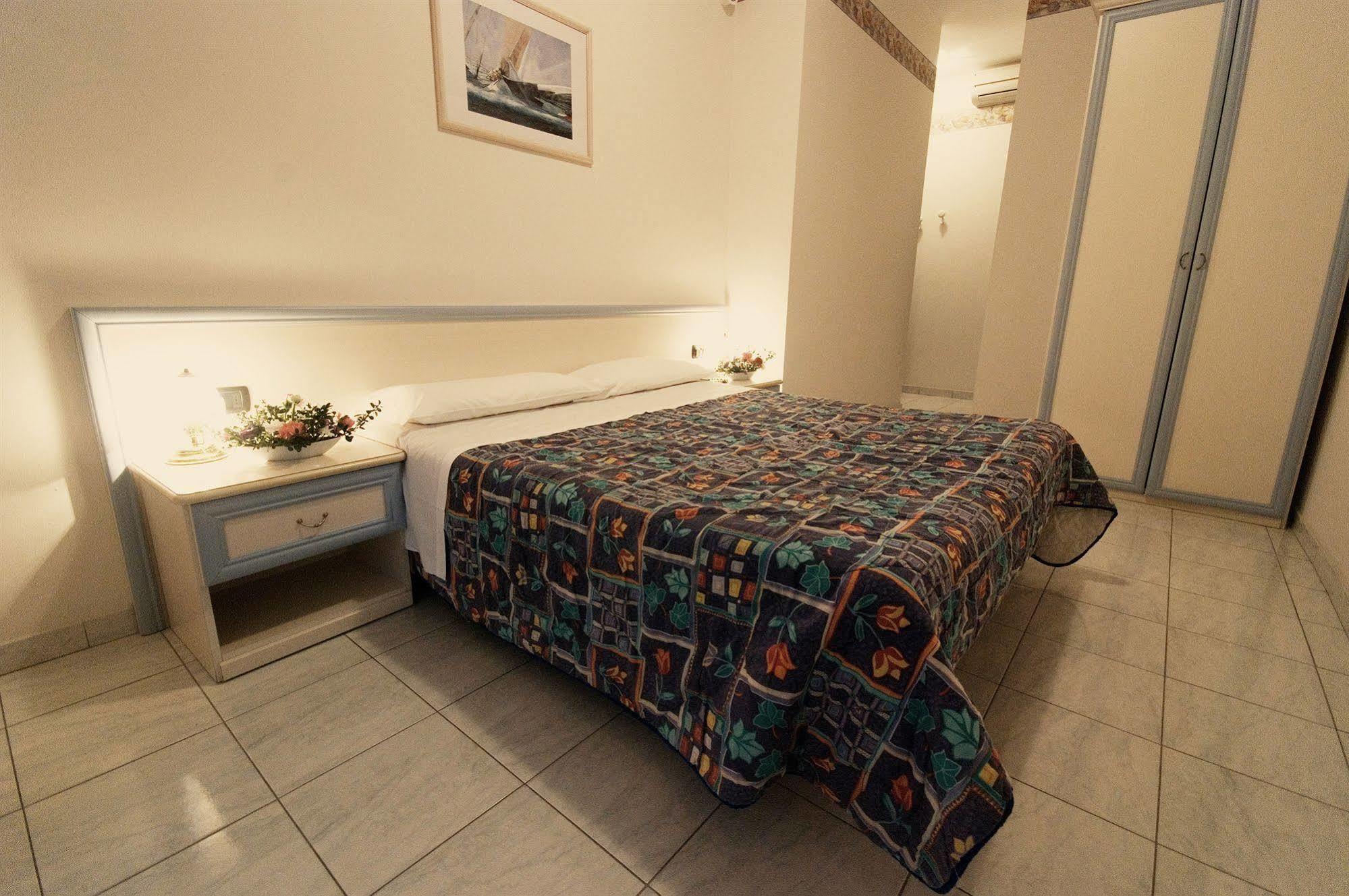 Hotel Residence Mediterraneo Diano Marina Exterior photo